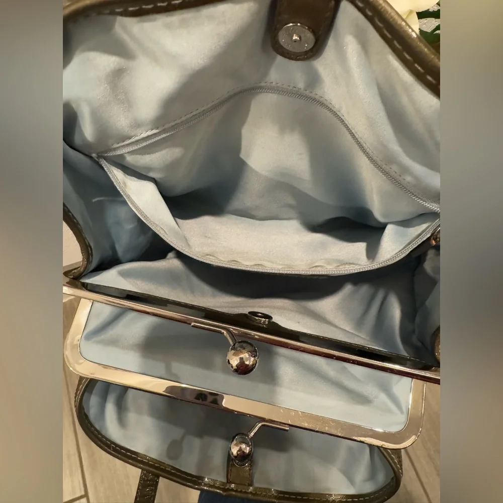 Coach Signature Stitch Patent Leather, Olive Green, 3 Section KISS Lock Purse - Picture 13 of 16